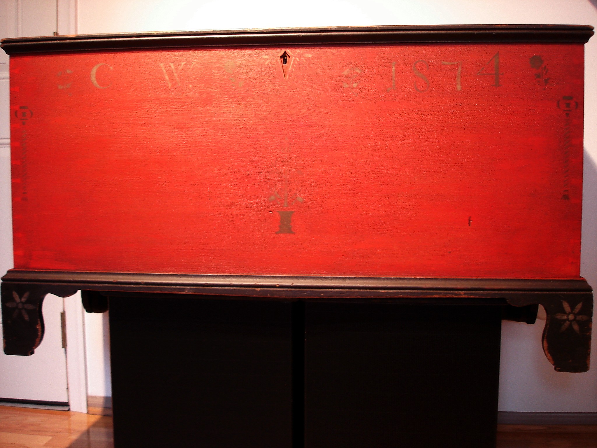 RARE SOAP HOLLOW RED BLANKET CHEST